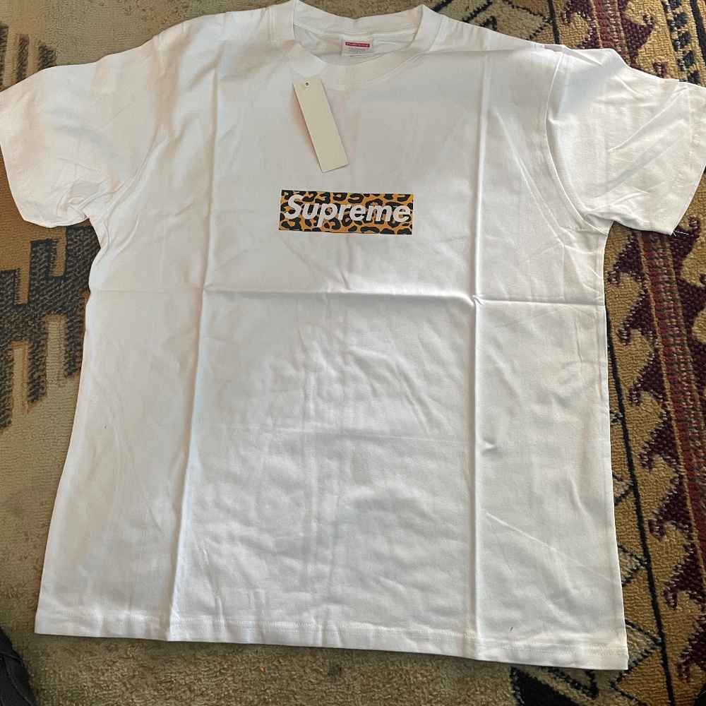 Supreme Shanghai Opening Box Logo Tee